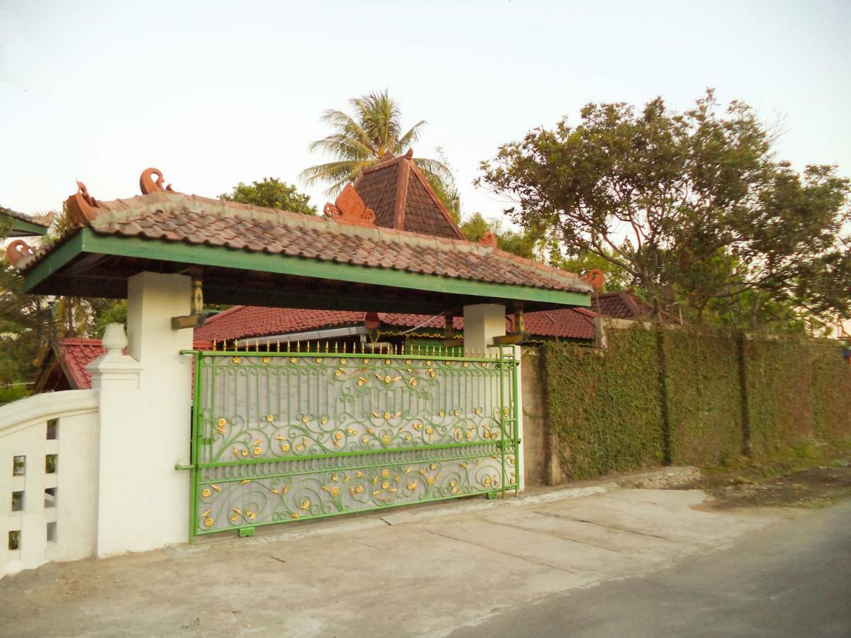 Joglo Yudhistira Villa สเลมาน ภายนอก รูปภาพ